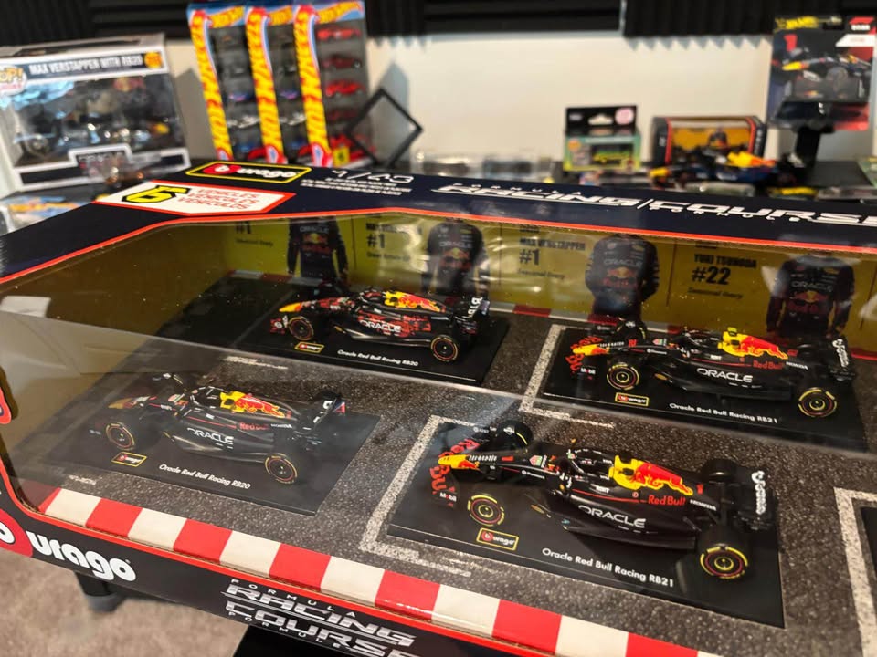 Oracle Red Bull Racing Six-Car Set – Formula 1 1:43 – Bburago